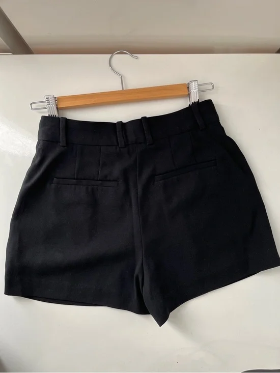 Aritzia Babaton Effortless Black Tailored Pleated High-Rise Shorts - Picture 3 of 7